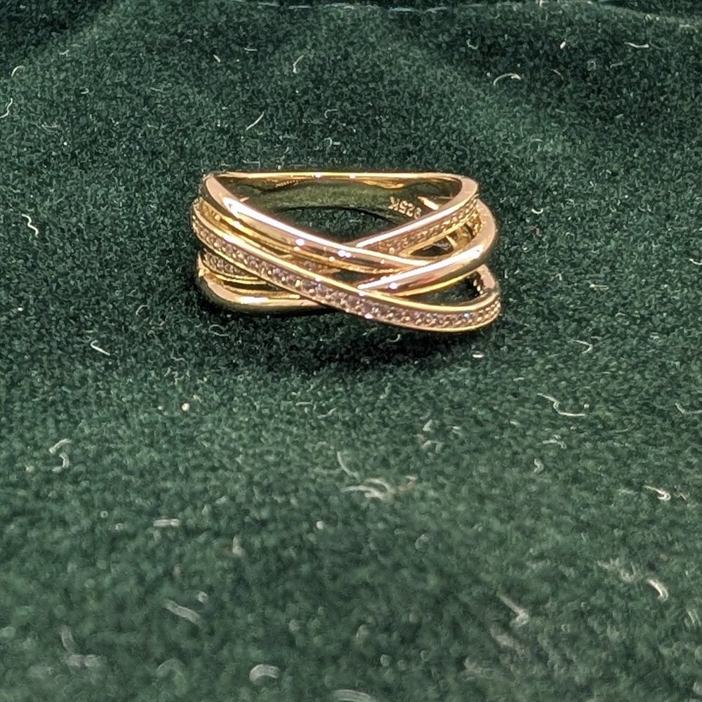 VAULT Interlocking Crisscross Pavé Band Ring - Gold - Size 8
